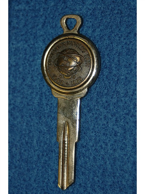 1964-1965 Worlds Fair GM Key (Bronze) - Click Image to Close