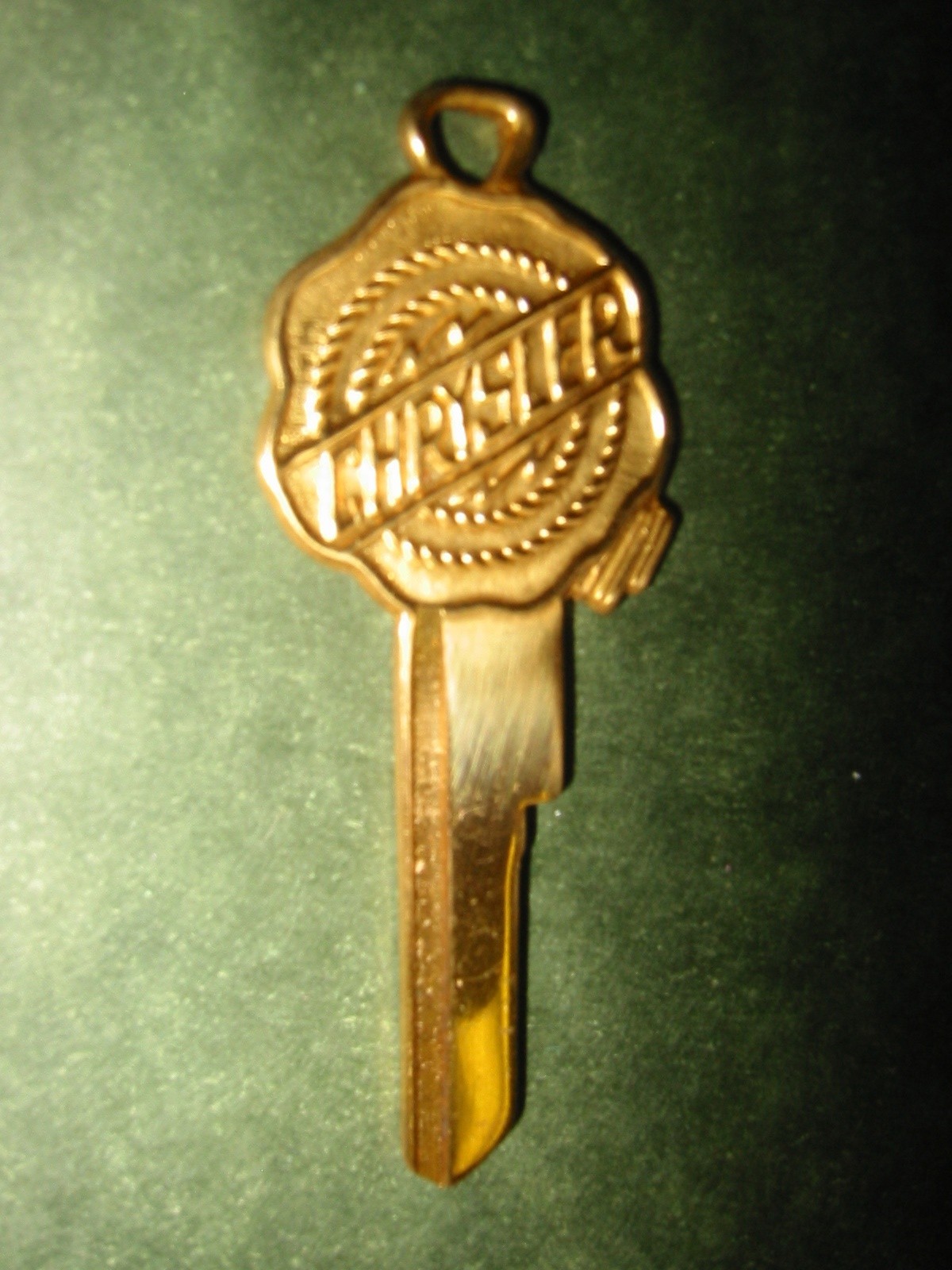 Chrysler Gold Logo Crest Key 1949-1955) - Click Image to Close