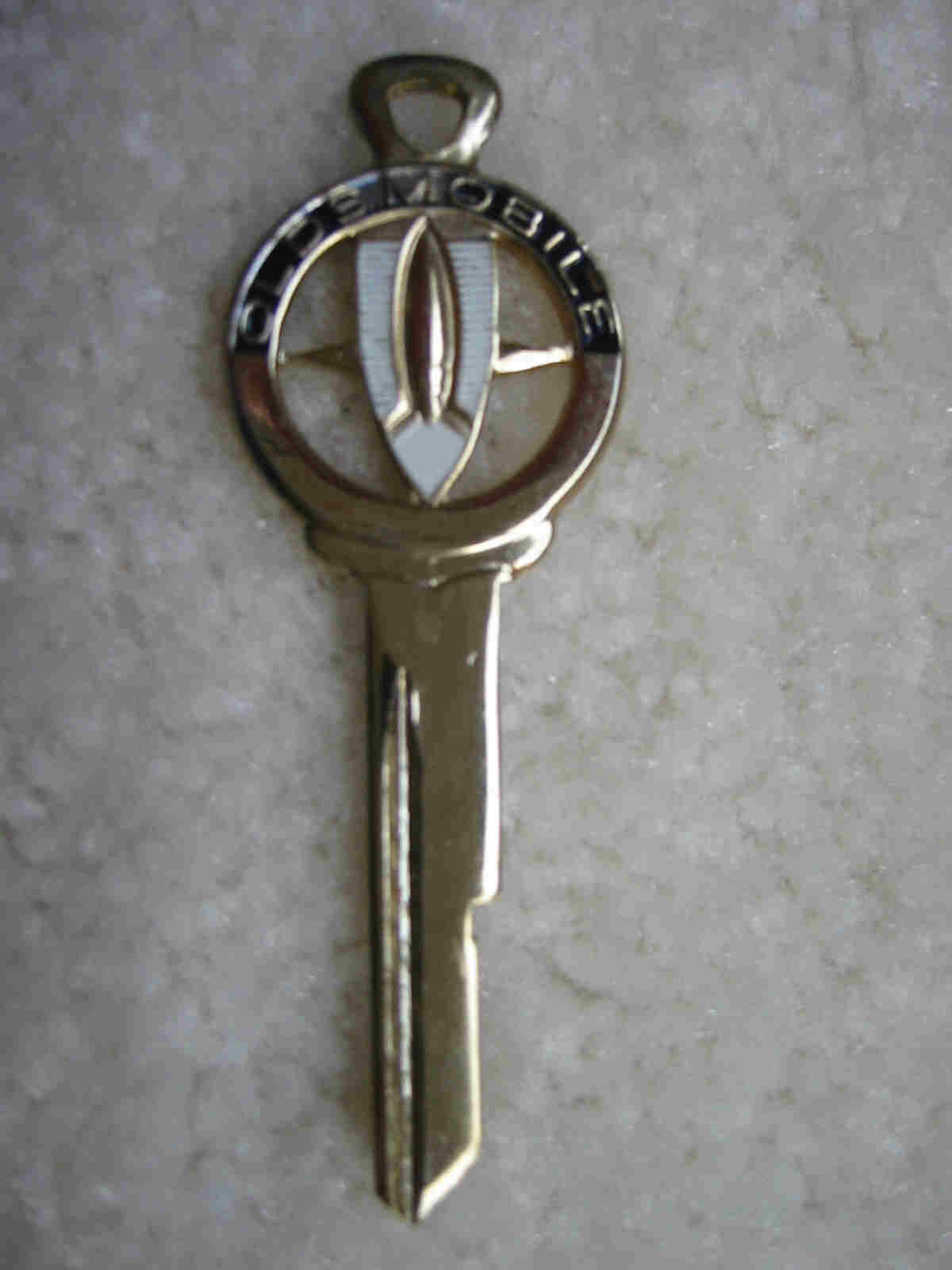 Oldsmobile Crest Key Blank - Enameled 1968 (M) - Click Image to Close