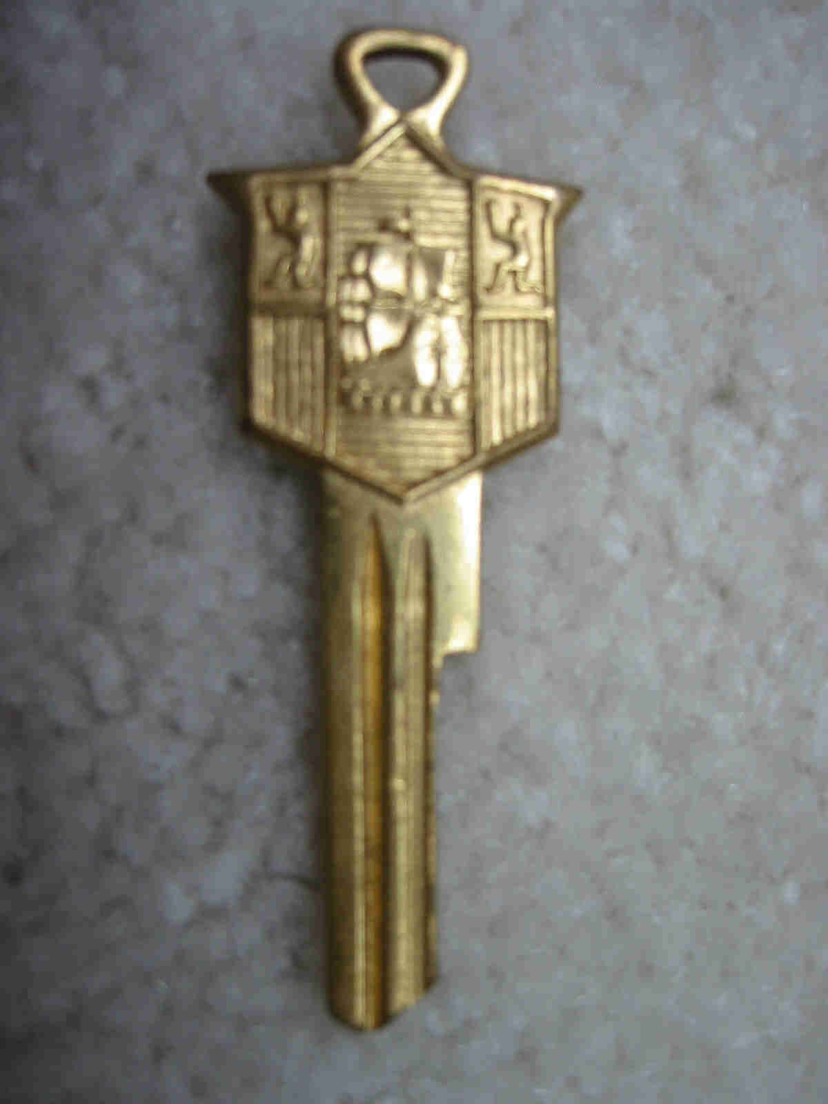 Plymouth Crest Key Blank - 1941 and Up (G)
