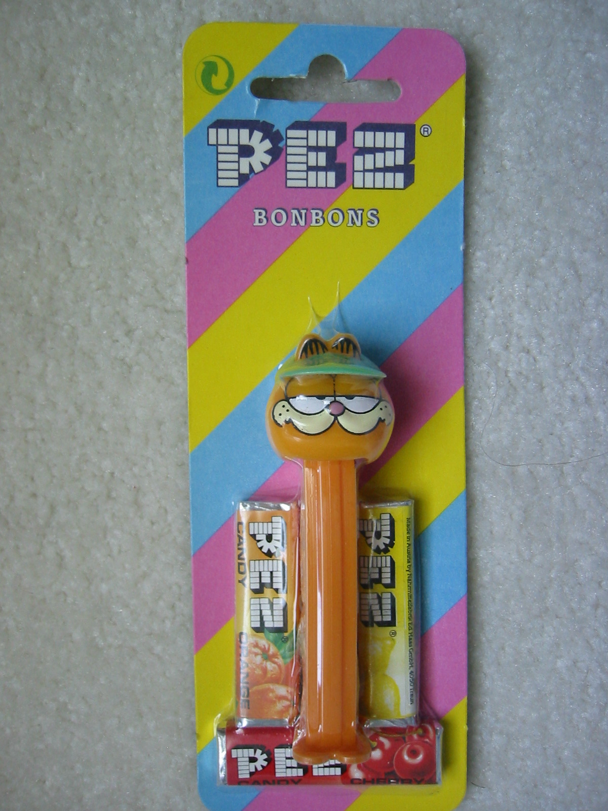 Garfield Pez with Cap (MOEC) - Click Image to Close