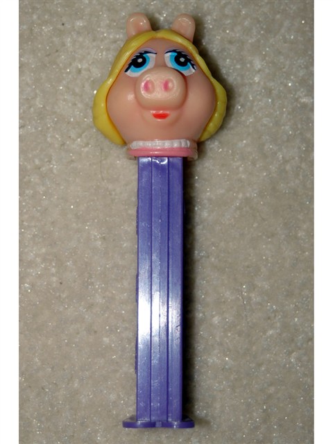Miss Piggy with Eyelashes Pez - Click Image to Close